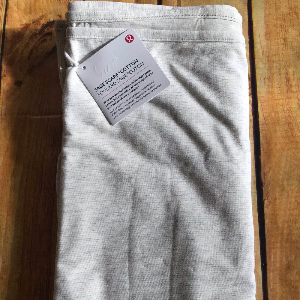 Lululemon Sage Scarf